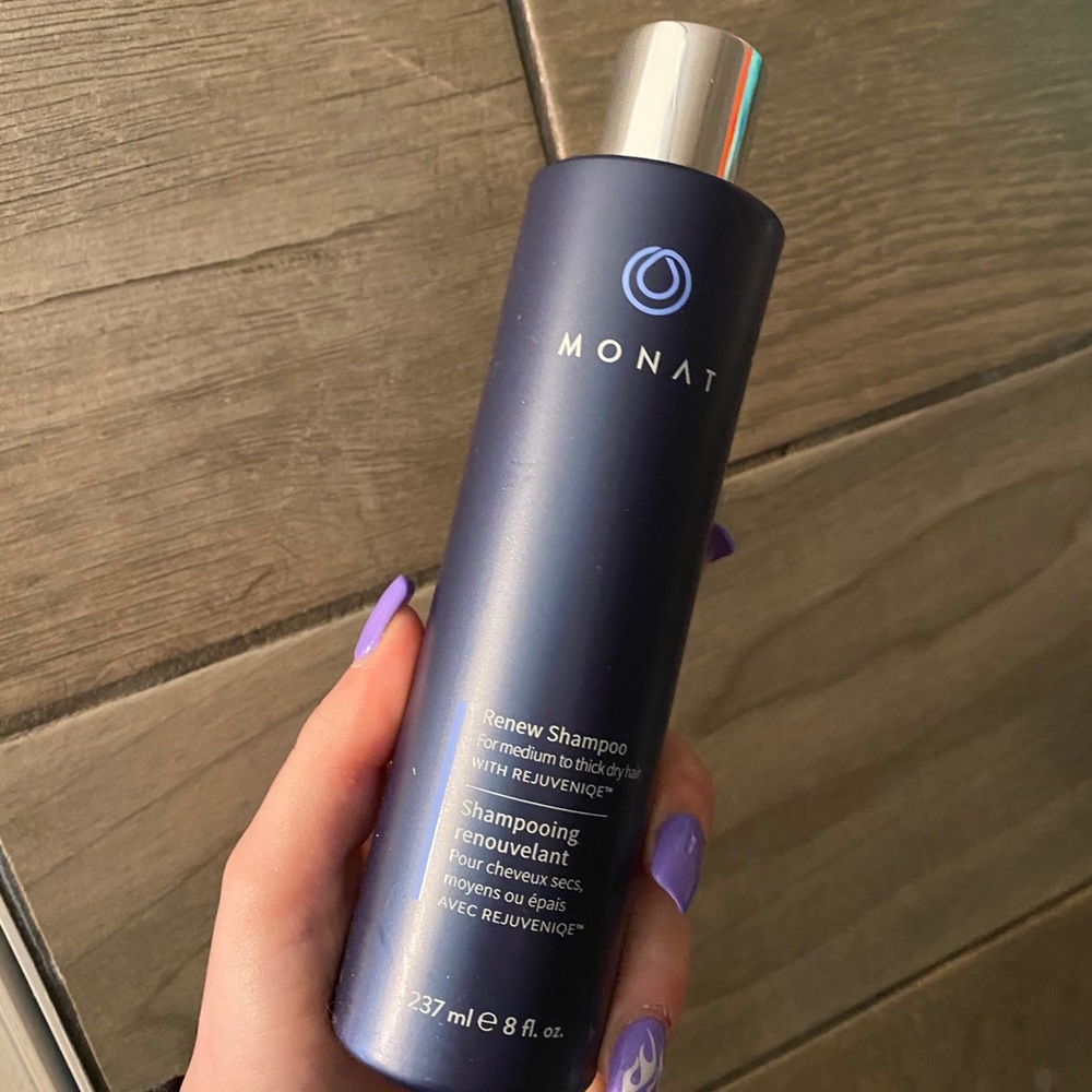 Brand new Monat renew shampoo. Original price $35